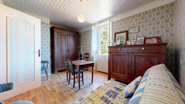 Maison en pierre avec dépendancesj