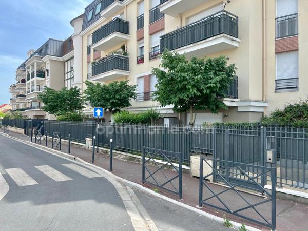 Appartement à vendre 4 pièces - 2 chambres - 2 Salles de bain - 2 Places de parking - Terrasse - FRANCONVILLE (95)