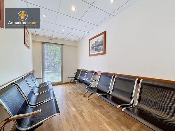 Vente                                                      Bureau
                        
                     7 pièces                      118 m2                     à Ermont