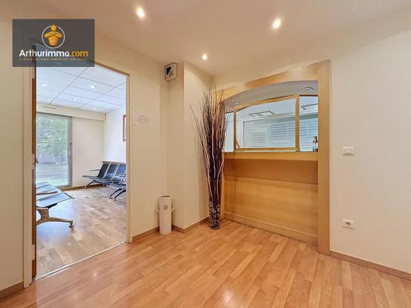 Vente                                                      Bureau
                        
                     7 pièces                      118 m2                     à Ermont