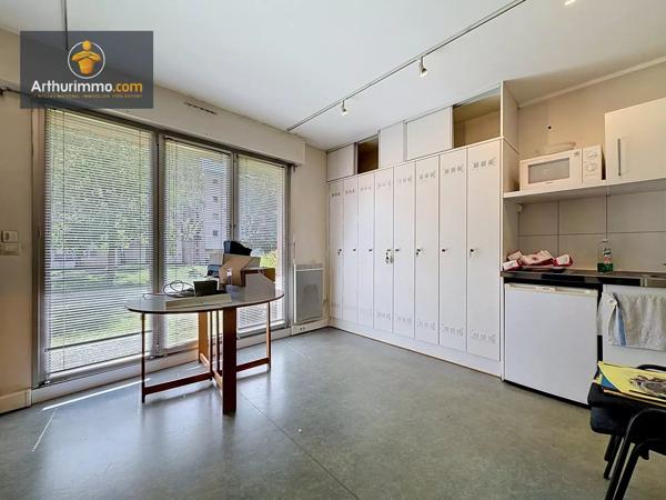 Vente                                                      Bureau
                        
                     7 pièces                      118 m2                     à Ermont
