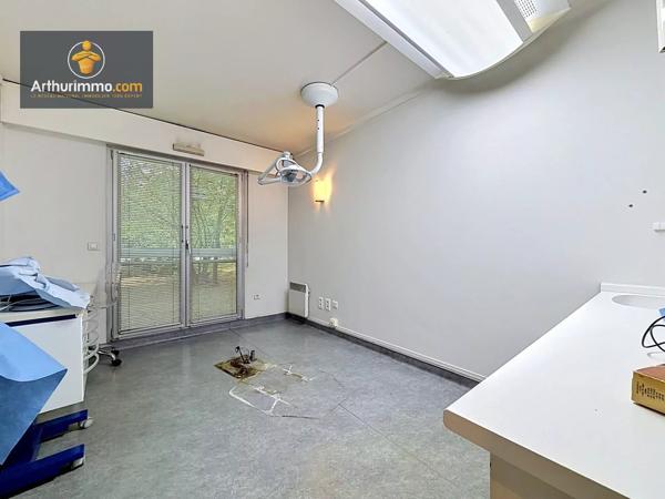 Vente                                                      Bureau
                        
                     7 pièces                      118 m2                     à Ermont