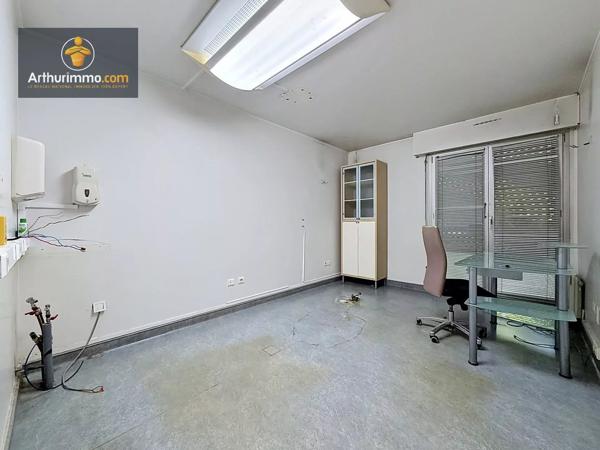 Vente                                                      Bureau
                        
                     7 pièces                      118 m2                     à Ermont