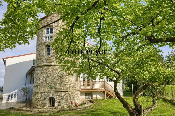 Vaux-sur-Mer (17640) T3 - Appartement de charme avec tourelle et balcon filant à VAUX SUR MER - AU PRIX 236.250 € HAI