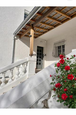 Vaux-sur-Mer (17640) T3 - Appartement de charme avec tourelle et balcon filant à VAUX SUR MER - AU PRIX 236.250 € HAI