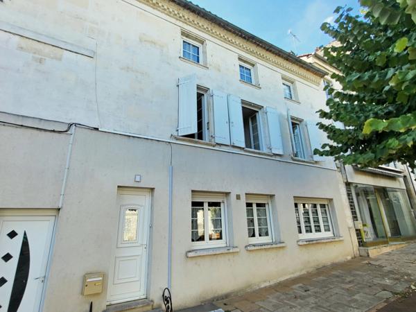 Charmante maison de ville de 4 chambres au cœur de Jarnac