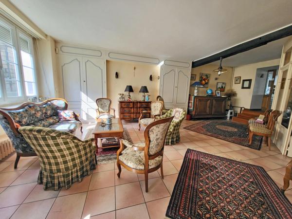 Charmante maison de ville de 4 chambres au cœur de Jarnac
