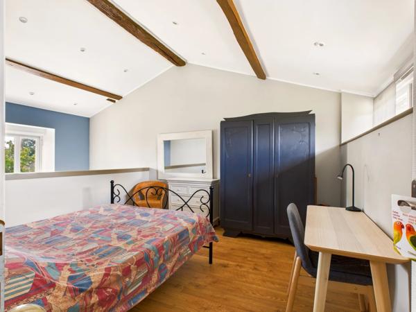 Maison lumineuse et bien présentée avec chambres d'hôtes dans un charmant village rural