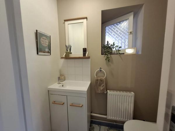 Maison lumineuse et bien présentée avec chambres d'hôtes dans un charmant village rural