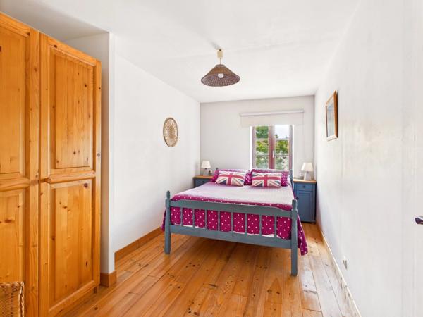 Maison lumineuse et bien présentée avec chambres d'hôtes dans un charmant village rural