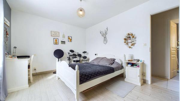 Villa piscine non mitoyenne - chauffage au sol