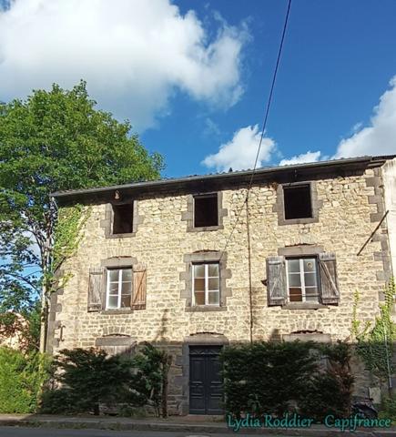 Maison de caractère de 11 pièces à Thiers (63300)