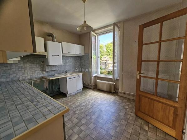 Vente                                                      Maison
                        
                     3 pièces                      63 m2                     à Guingamp
