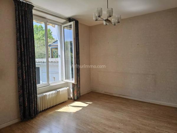 Vente                                                      Maison
                        
                     3 pièces                      63 m2                     à Guingamp
