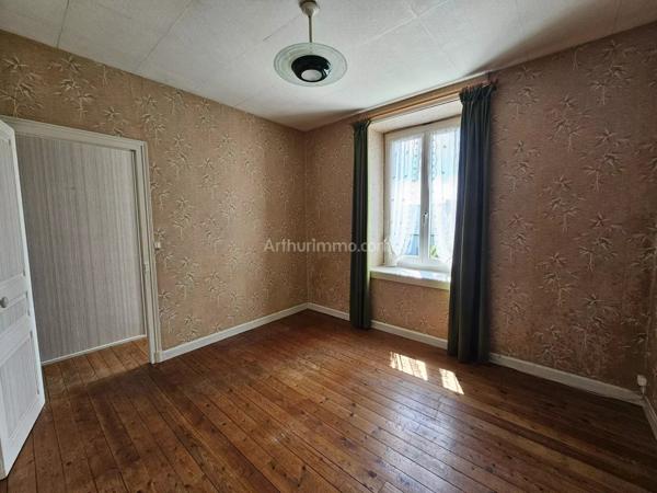 Vente                                                      Maison
                        
                     3 pièces                      63 m2                     à Guingamp