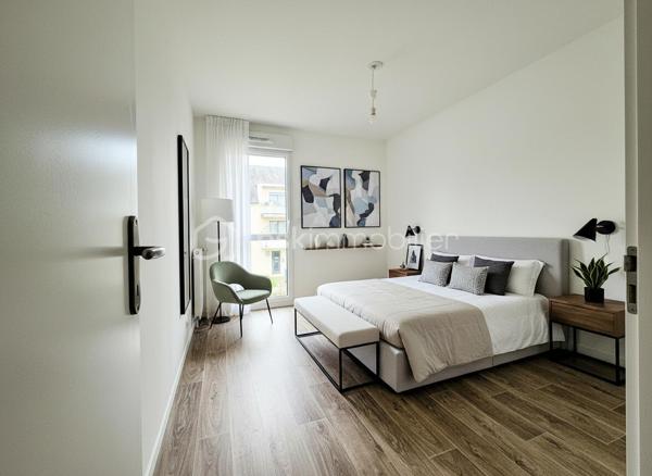Situé au cœur de la charmante commune de Saint-Erblon, au sein d'une résidence récente et sécurisée, découvrez cet appartement de type 3 alliant confort moderne et sérénité.

Un agencement intérieur optimisé :

• Espace de vie : Une pièce de vie lumineuse et conviviale. La cuisine est à aménager, offrant une opportunité idéale pour les futurs acquéreurs de concevoir un espace culinaire sur-mesure, parfaitement adapté à leurs goûts et à leurs besoins.

• Entrée fonctionnelle : Une entrée dégagée avec placard de rangement, essentielle pour une organisation quotidienne facilitée.

• Espace Nuit : Le dégagement mène à deux chambres confortables, offrant des volumes agréables pour un couple, une petite famille ou un espace bureau/télétravail.

• Sanitaires : Une salle d’eau moderne et un WC indépendant.

Le "Plus" indispensable :

• Stationnement sécurisé : Ce bien dispose d'un garage fermé (box) en sous-sol, un atout rare et précieux pour la sécurité de votre véhicule et pour du stockage complémentaire.

Pourquoi choisir Saint-Erblon ?

• Qualité de vie : Une commune à taille humaine, calme et arborée, bénéficiant de tous les commerces de proximité et services (écoles, complexes sportifs).

• Accessibilité : Accès rapide à la 4 voies et très bien desservie par le réseau de bus de la métropole rennaise (STAR).

• Potentiel : Un appartement sain, prêt à accueillir votre projet de décoration intérieure.

Contactez-moi dès maintenant pour organiser une visite et imaginer votre future cuisine dans cet appartement !
