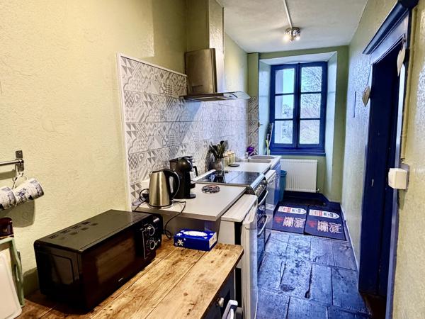 Grande maison de ville rénovée, dont l'âme authentique a été préservée.