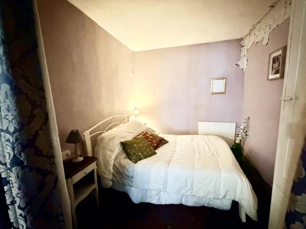 Grande maison de ville rénovée, dont l'âme authentique a été préservée.