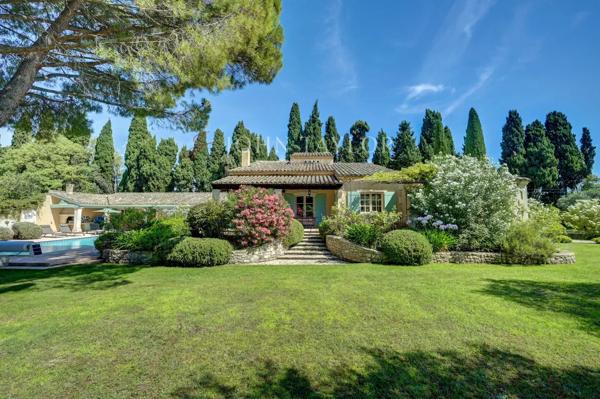 ELEGANTE PROPRIÉTÉ - ST REMY DE PROVENCE