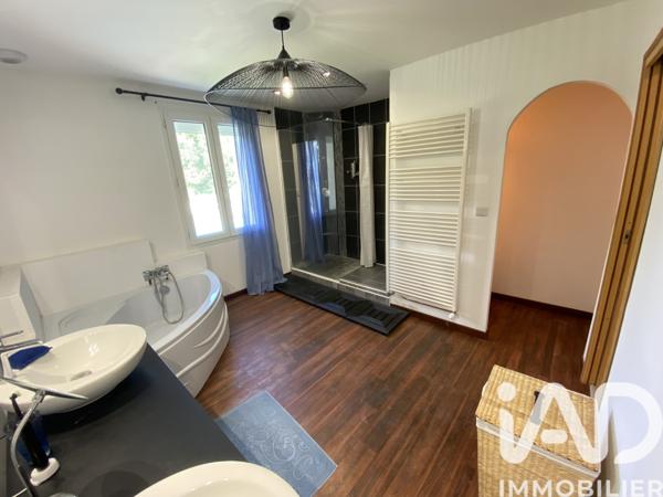 Maison à vendre 8 pièces 215 m² Availles-en-Châtellerault