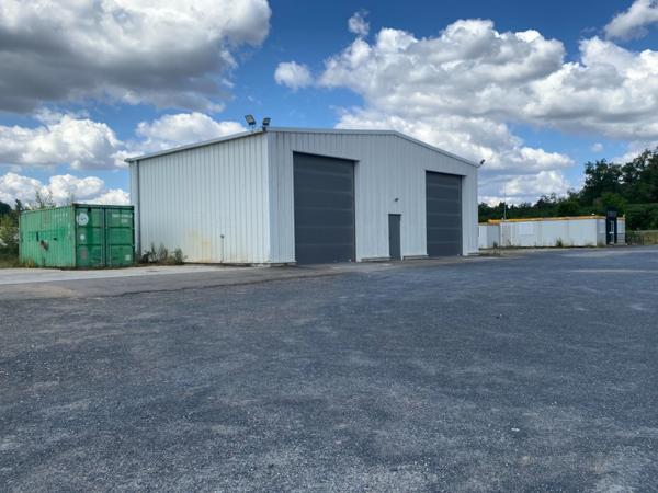 Local artisanal et bureaux à louer DOMPIERRE SUR BESBRE (03) 20 min Moulins