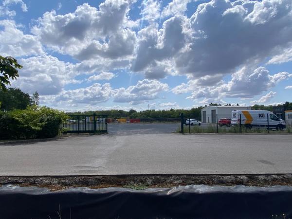 Local artisanal et bureaux à louer DOMPIERRE SUR BESBRE (03) 20 min Moulins