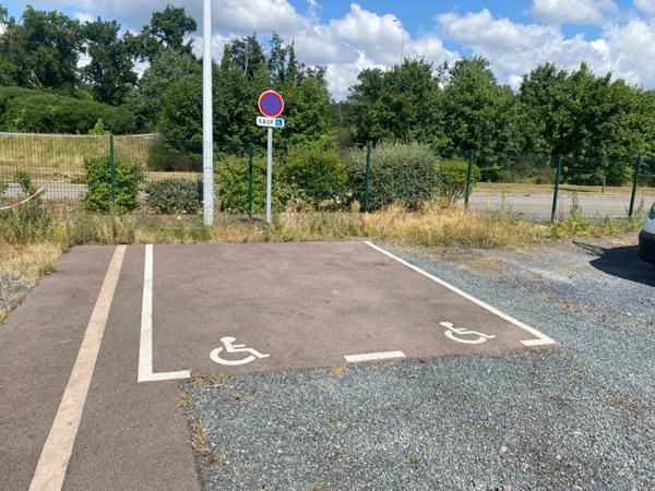 Local artisanal et bureaux à louer DOMPIERRE SUR BESBRE (03) 20 min Moulins