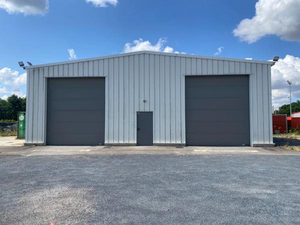 Local artisanal et bureaux à louer DOMPIERRE SUR BESBRE (03) 20 min Moulins