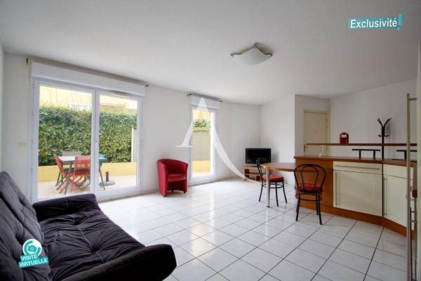 PÉROLS - CENTRE VILLE - APPARTEMENT TRAVERSANT 3 PIÈCES MEUBLÉ - 57 M2 - GARAGE FERMÉ (BOX) + TERRASSE + LOGGIA