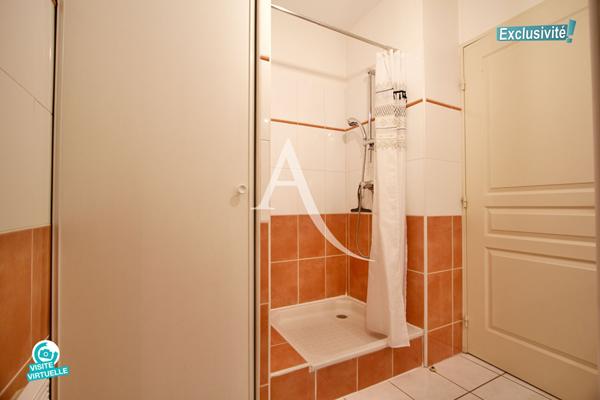 PÉROLS - CENTRE VILLE - APPARTEMENT TRAVERSANT 3 PIÈCES MEUBLÉ - 57 M2 - GARAGE FERMÉ (BOX) + TERRASSE + LOGGIA