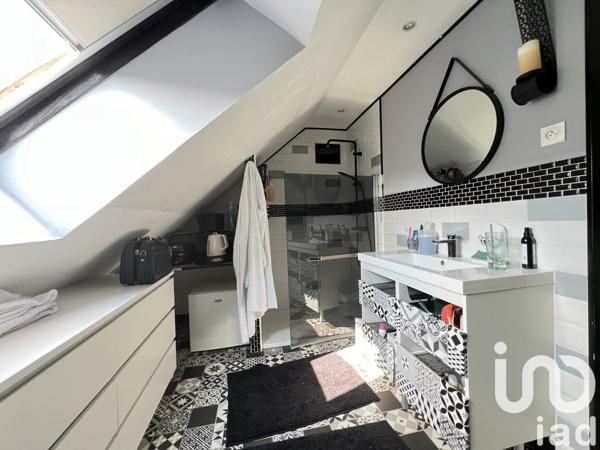 Maison 8 pièces de 170 m² à La Suze-sur-Sarthe (72210)