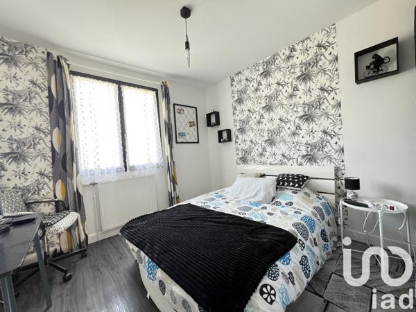 Maison 8 pièces de 170 m² à La Suze-sur-Sarthe (72210)