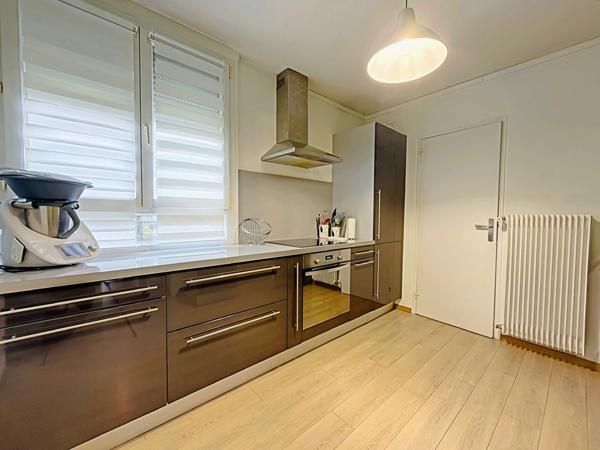 REIMS APPARTEMENT TYPE 5 AVEC 3 CHAMBRES - BALCONS ET CAVE