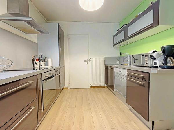 REIMS APPARTEMENT TYPE 5 AVEC 3 CHAMBRES - BALCONS ET CAVE