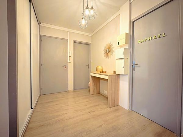 REIMS APPARTEMENT TYPE 5 AVEC 3 CHAMBRES - BALCONS ET CAVE