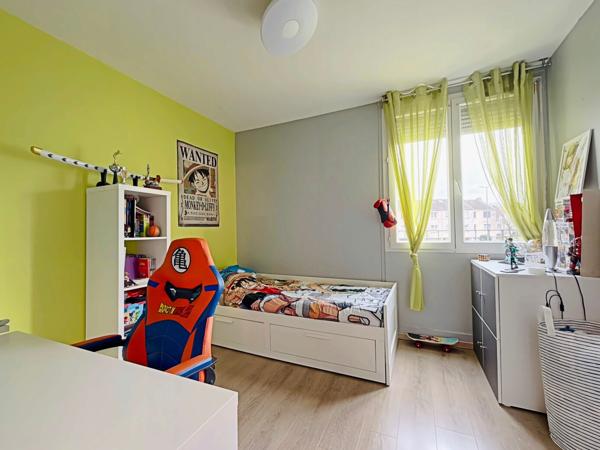 REIMS APPARTEMENT TYPE 5 AVEC 3 CHAMBRES - BALCONS ET CAVE