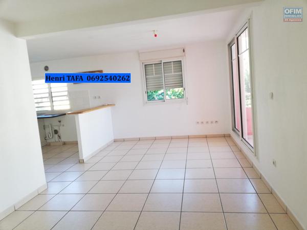 A vendre ce bel et grand appartement de type F3 avec vue mer, terrasse et parking