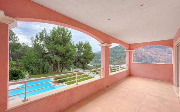 Maison à vendre    5 pièces •  Saint-Martin-du-Var