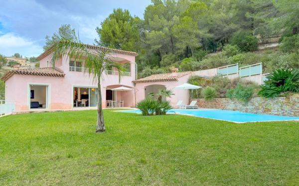 Maison à vendre    5 pièces •  Saint-Martin-du-Var