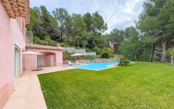 Maison à vendre    5 pièces •  Saint-Martin-du-Var