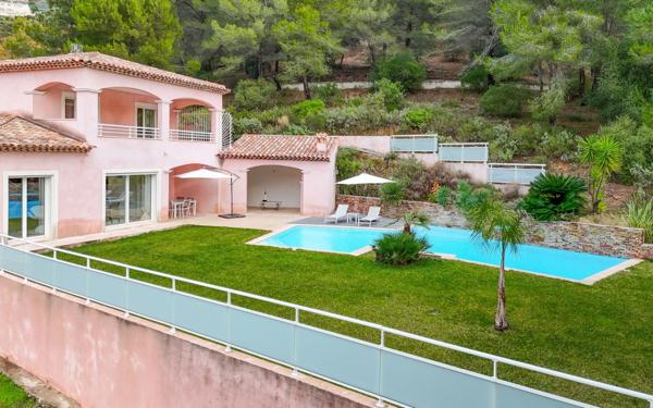 Maison à vendre    5 pièces •  Saint-Martin-du-Var