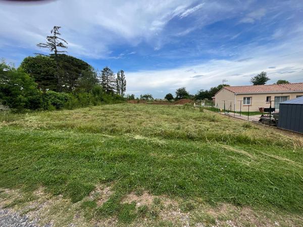 Senouillac . Terrain 750 m²