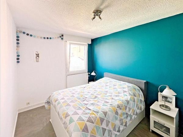 Appartement T4 avec terrasse balcon , grand garagea 2 pas de la gare de chateaucreux