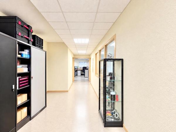 Plateaux de bureaux de 134m2 modulables + 5 places de parking privatives