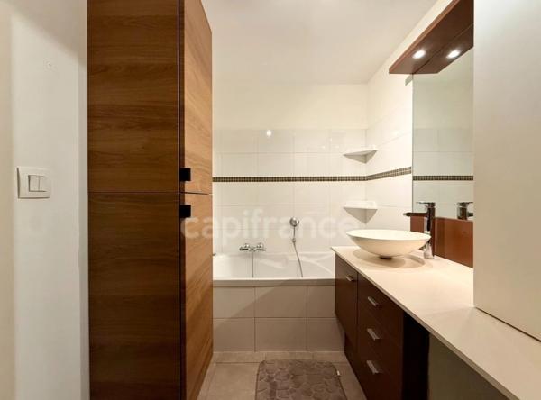 Triplex lumineux avec jardin + double garage – proche mer/base nature