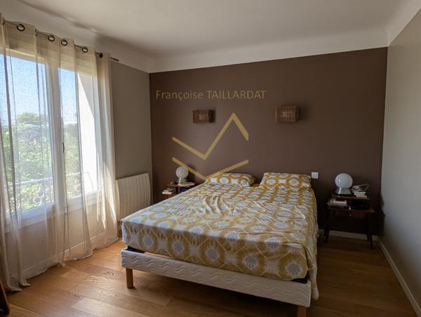 L'Isle-sur-la-Sorgue (84800) Appt de 86m2 + combles aménagés de 53m2 avec jardin et parking privé