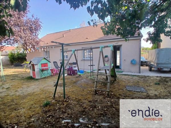 ARC-SUR-TILLE  Maison récente 4 chambres avec grande terrasse sur 848 m² de terrain