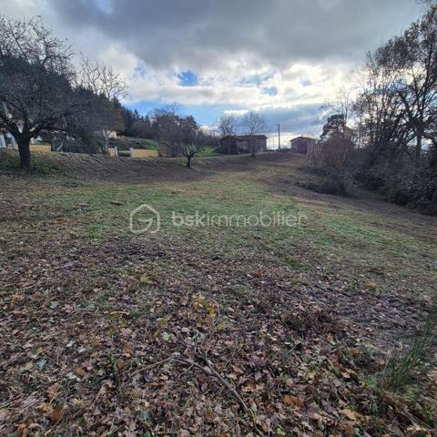 Terrain de 2 910 m²