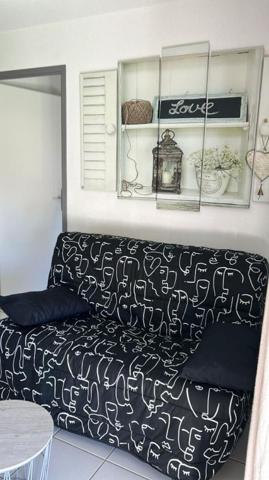 Appartement 3 pièces avec balcon, parking et piscines