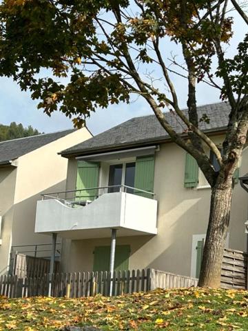 Appartement 3 pièces avec balcon, parking et piscines